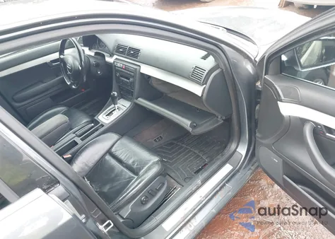 2004 Audi S4 4.2 z USA, uszkodzony, nr VIN WAUPL58E14A272475